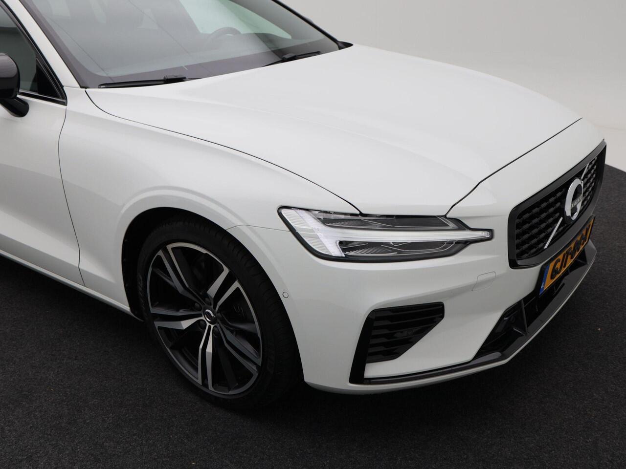 Volvo V60 2.0 T6 340 Pk Automaat Recharge AWD R-Design | Panoramadak | Harman/Kardon | Elektrische Achterklep | Stoelverwarming | 19 Inch | 105.407 Km!!