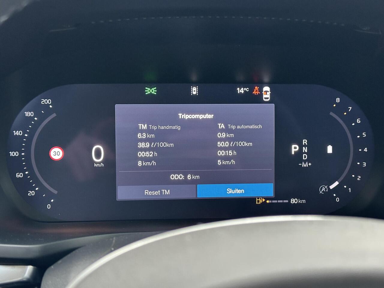 Volvo V60 2.0 B4 Essential Edition Climate / park assist / Driver assist / 18 inch.