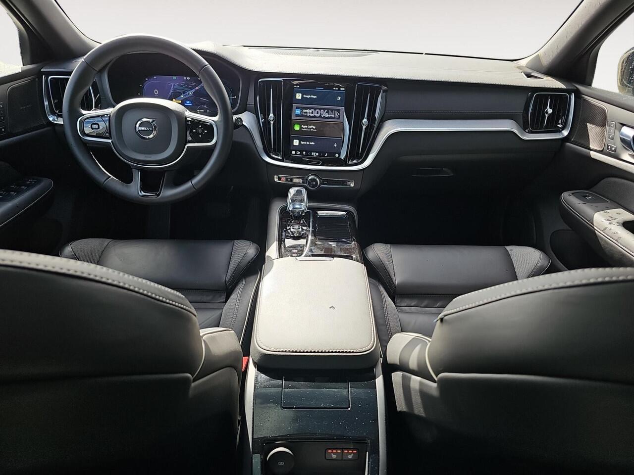 Volvo V60 2.0 T6 Plug-in hybrid AWD Ultra Dark | Sportstoelen | Head-up display | Panoramadak | Gelamineerde zijruiten |