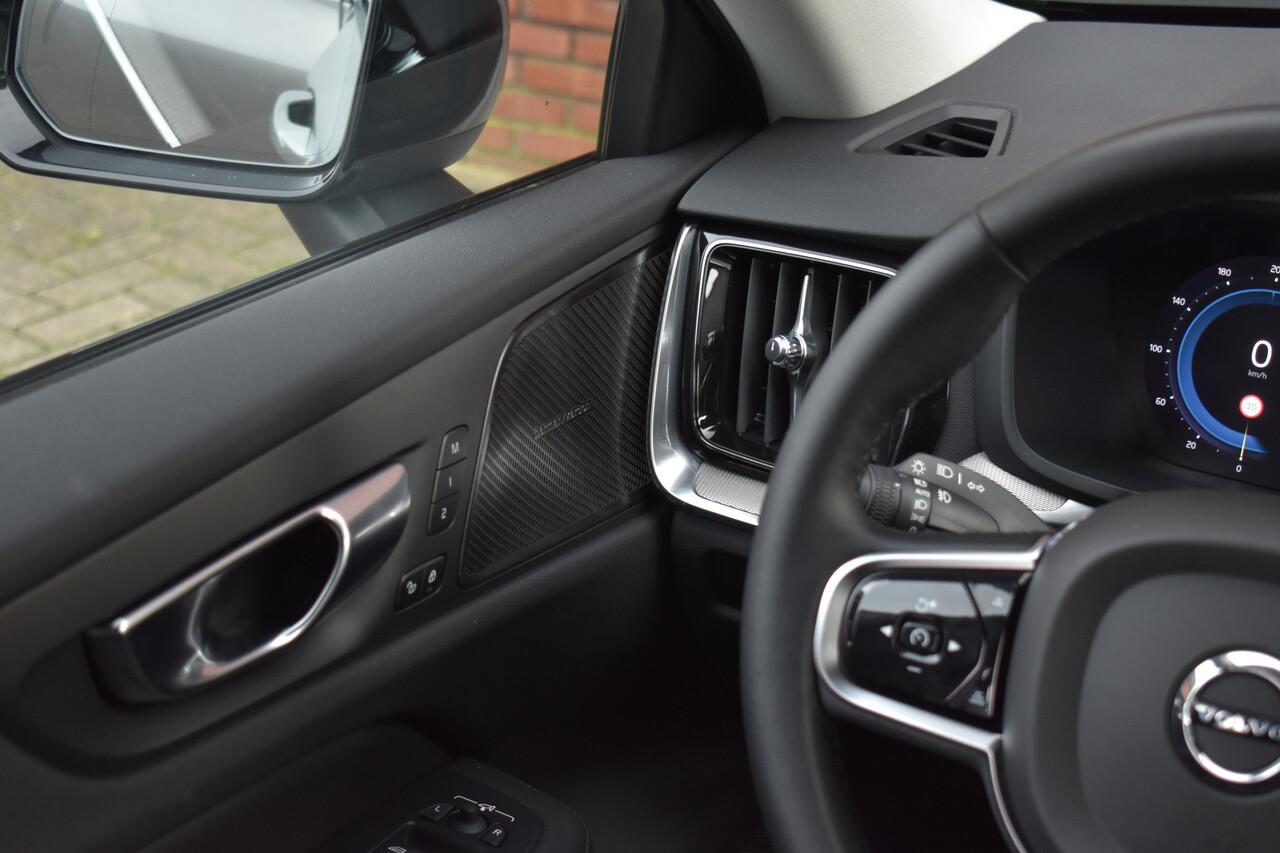 Volvo V60 T6 350PK Plug-in Hybrid AWD Plus Dark | Harman/Kardon | Lichtmetalen velgen 19" |