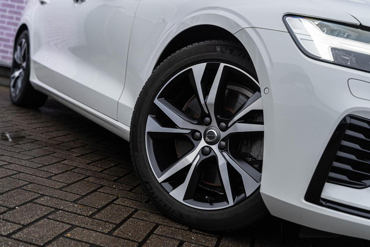 Volvo V60 2.0 T6 Recharge AWD R-Design | Navi | 360 Camera | Schuif-/Kanteldak | Adaptive Cruise | Harman Kardon Audio | Stoel-/Stuurwielverwarming | Park Assist | Sportstoelen | LED | Standkachel | Lederen Bekleding | Zitverlenging | Voorruit Verwarming |