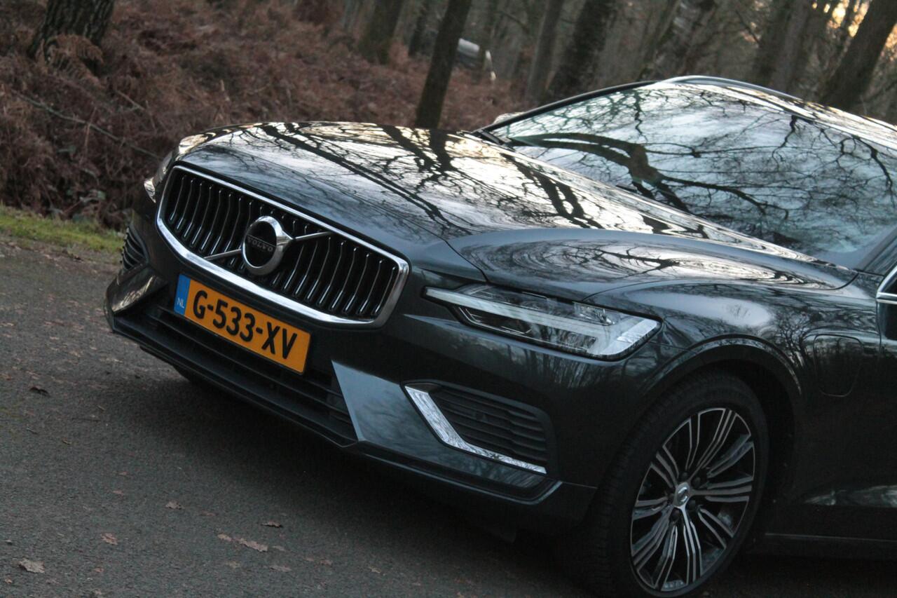 Volvo V60 2.0 T6 Twin Engine AWD Inscription | LED | Carplay | CC