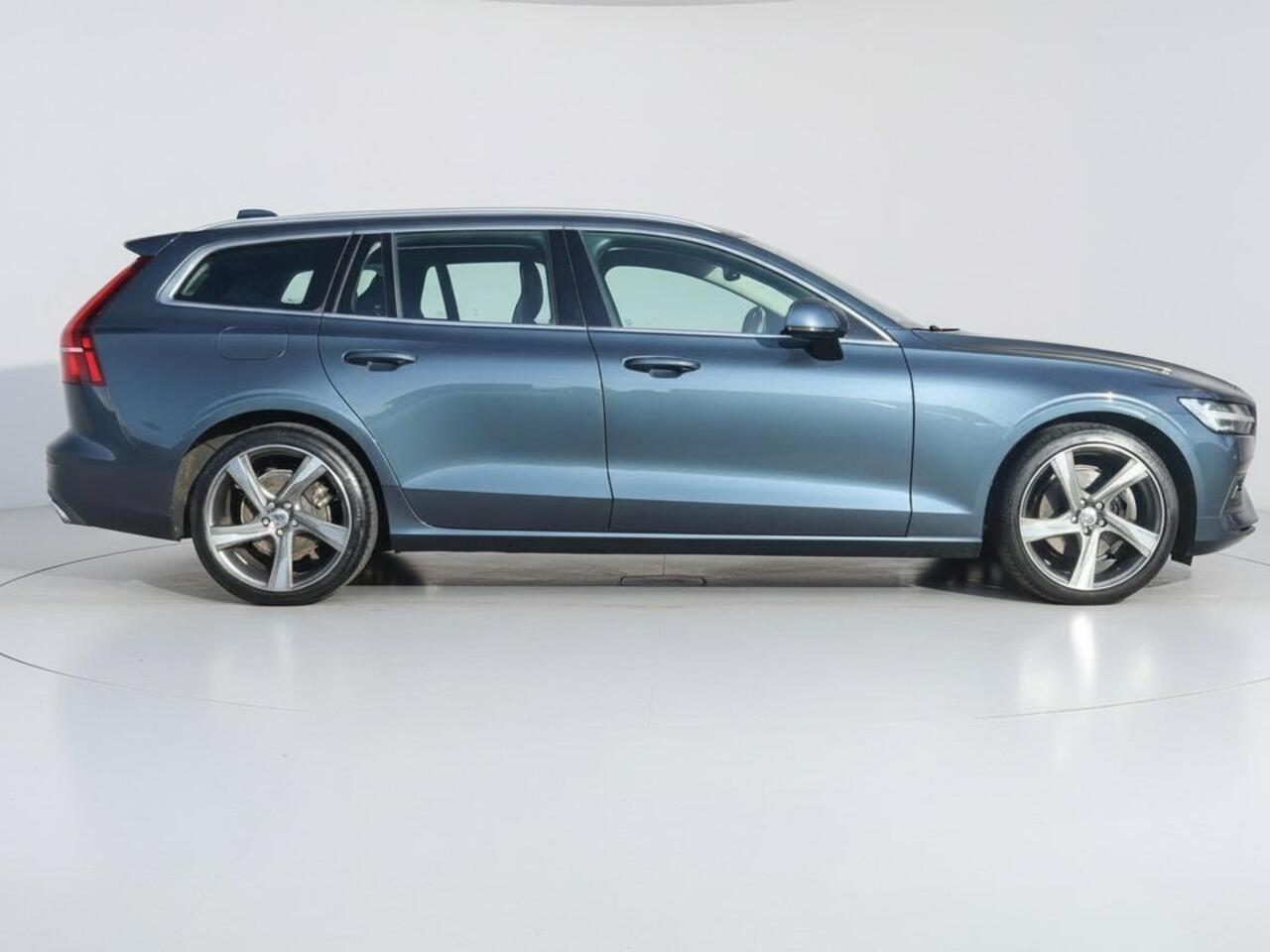 Volvo V60 2.0 B3 Business Pro | Clima | Cruise adapt. | Apple Carplay/Navi | PDC | IntelliSafe |