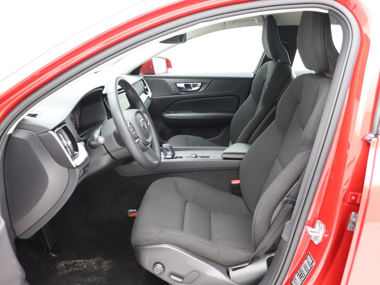 Volvo V60 2.0 B3 Momentum Advantage / Carplay / Aut. / Origineel NL