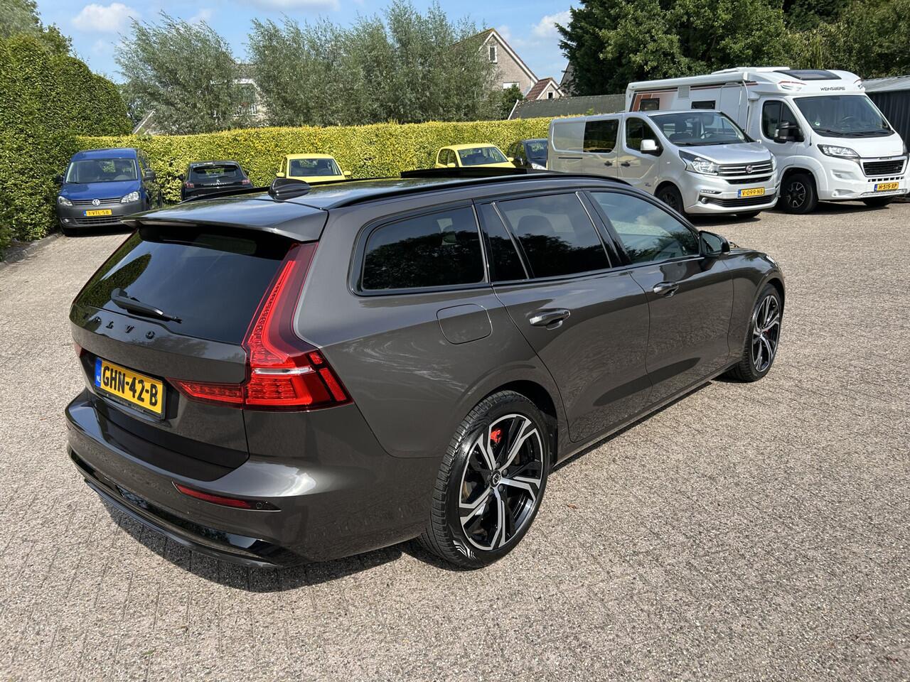 Volvo V60 2.0 T6 Plug-in hybrid AWD Plus Dark Ned. auto
