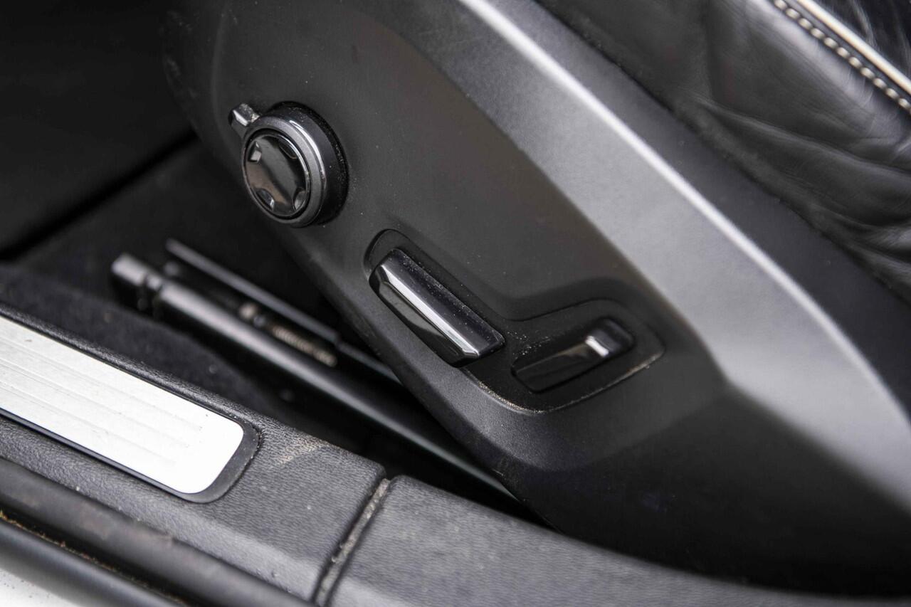 Volvo V60 2.0 B3 R-Design | Panoramadak | Parkeercamera | Parkeersensoren V + A | Adaptieve Cruise Control | Dode Hoek Detectie |