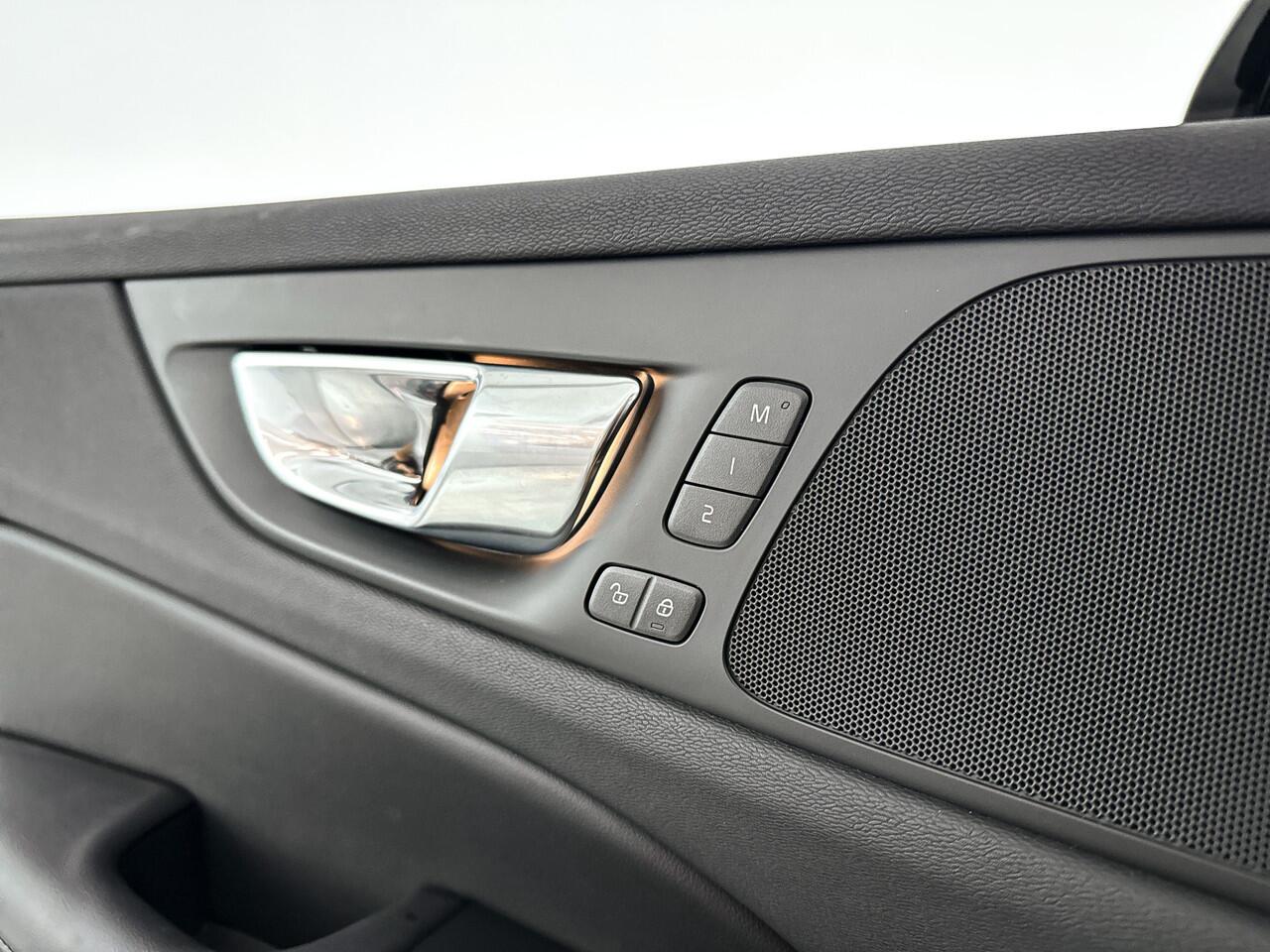 Volvo V60 B4 Aut. Plus Dark | Parkeercamera | Stoel- en stuurverwarming | Trekhaak