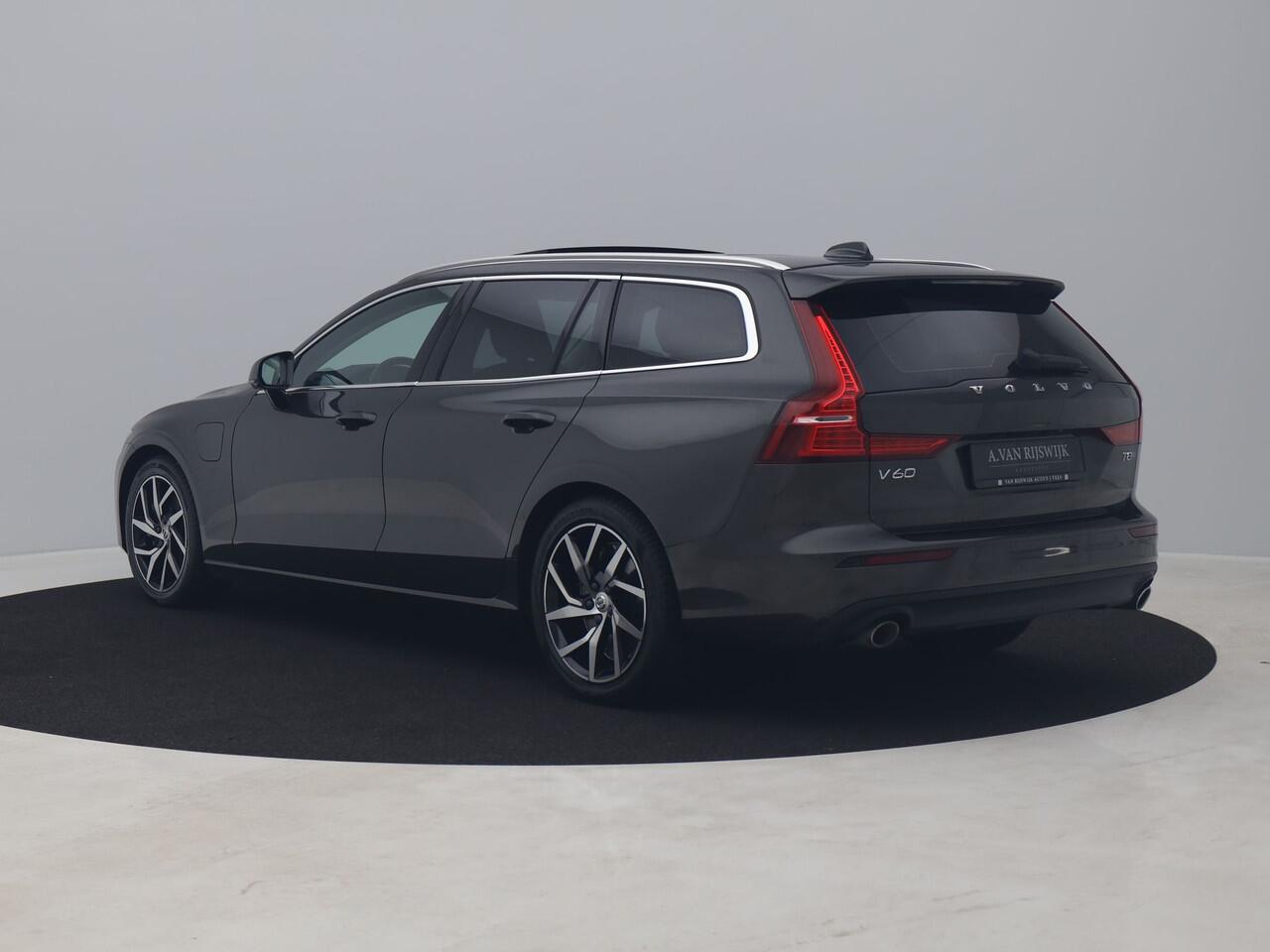 Volvo V60 2.0 T8 Twin Engine AWD Momentum | PANO | CAMERA | ADAPTIVE | H&K | KEYLESS