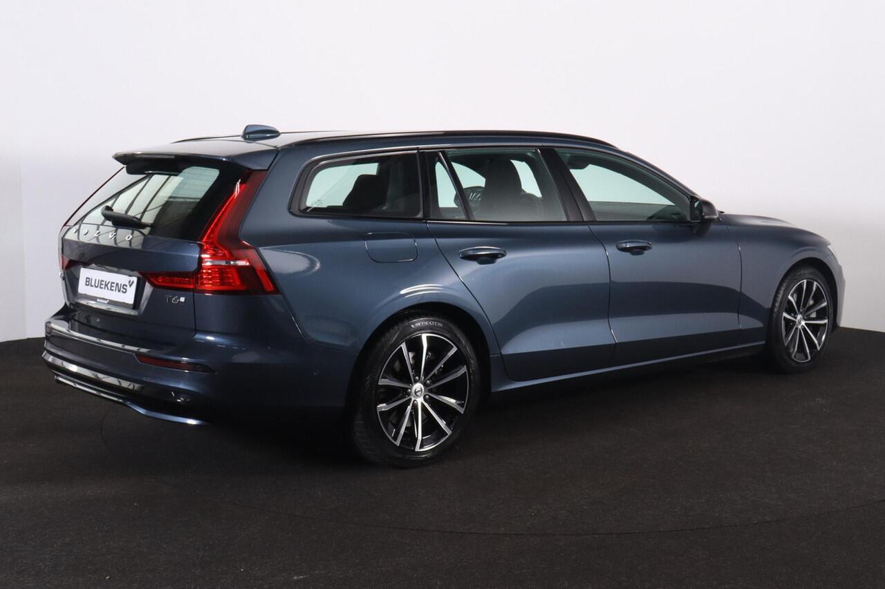 Volvo V60 T6 Recharge AWD Plus Dark - Intellisafe Assist & Suround - 360° Camera - Harman/Kardon Audio - Verwarmbare voorstoelen, stuur & achterbank - Parkeersensoren voor & achter - Elektrisch verstelbare voorstoelen - Trekhaak wegklapbaar - Verwarmbare voorruit