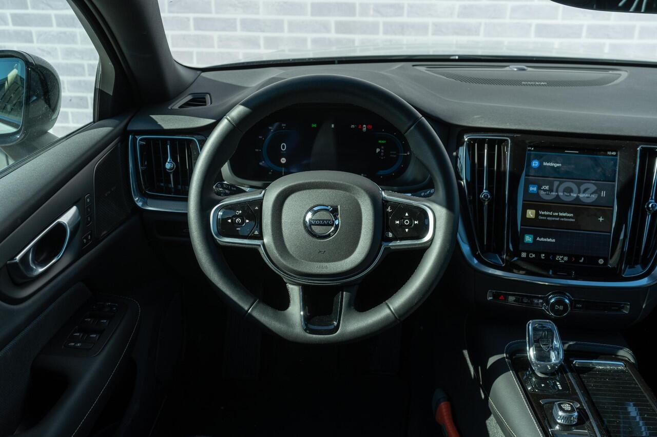 Volvo V60 T6 Plug-in hybrid AWD Plus Dark | Trekhaak | Adaptieve Cruise Control | Harman Kardon | BLIS| 360° camera | Stoelverw. V+A