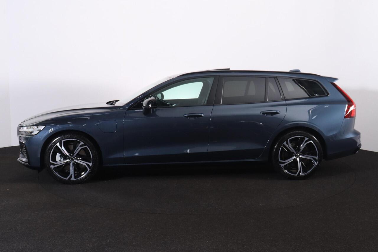 Volvo V60 T6 Recharge AWD Plus Dark - Panorama/schuifdak - IntelliSafe Assist & Surround - Harman/Kardon audio - Parkeercamera achter - Verwarmde voorstoelen, stuur & achterbank - Parkeersensoren voor & achter - Elektr. bedienb. voorstoelen met geheugen - Extra get