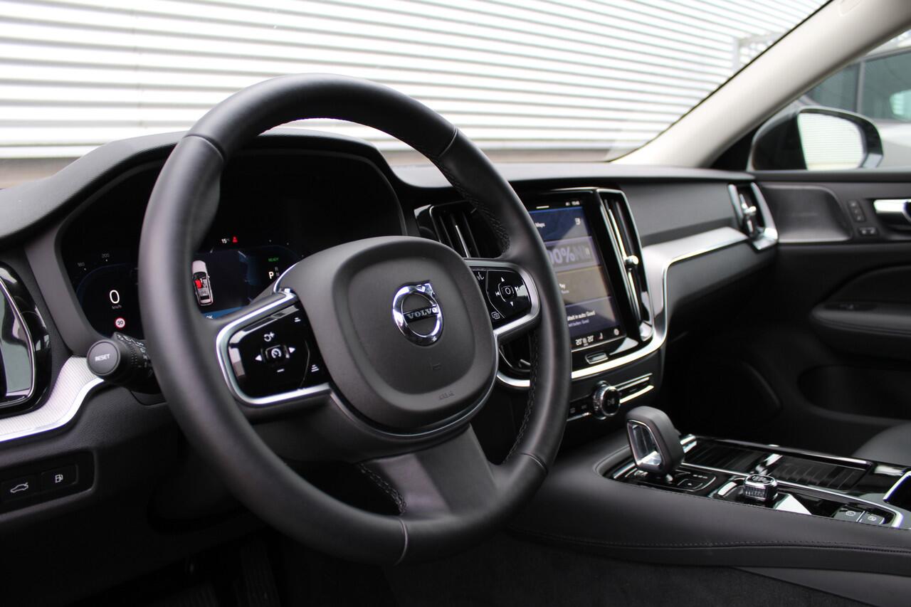 Volvo V60 2.0 T6 Plug-in hybrid AWD Plus Dark | Leder | Trekhaak | 360 Camera | H&K | Pilot Assist