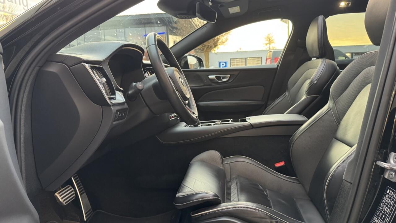 Volvo V60 2.0 T6 AWD R-Design | Pano | Leer | Camera