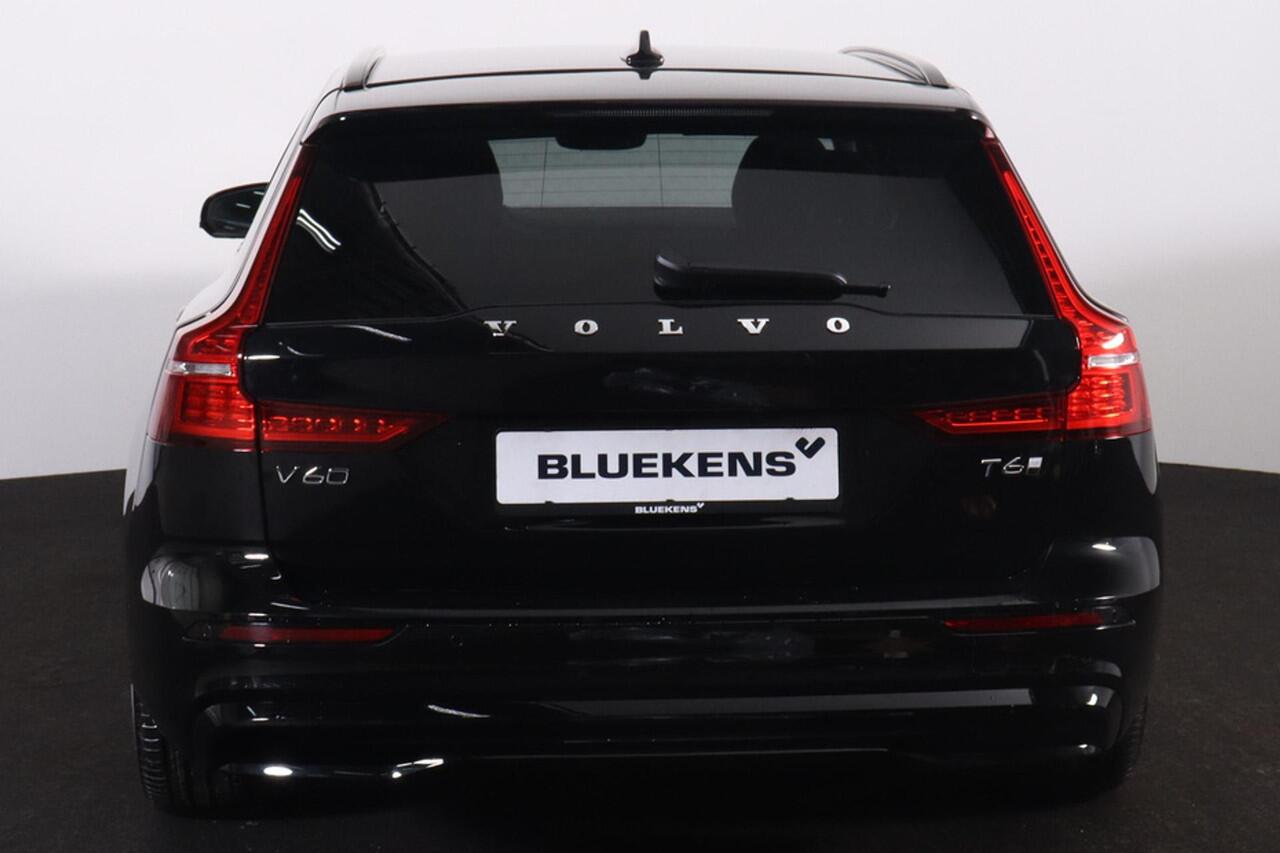 Volvo V60 T6 Recharge AWD Plus Dark - IntelliSafe Assist & Surround - 360º Camera - Harman/Kardon audio - Adaptieve LED koplampen - Verwarmde voorstoelen, stuur & achterbank - Parkeersensoren voor & achter - Elektr. bedienb. voorstoelen met geheugen - Extra getint 