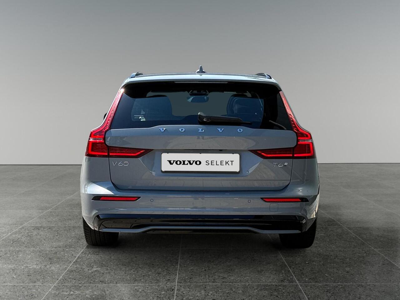 Volvo V60 2.0 T6 Plug-in hybrid AWD Plus Dark | Trekhaak | Sportstoelen | Panoramadak | Stoelverwarming |
