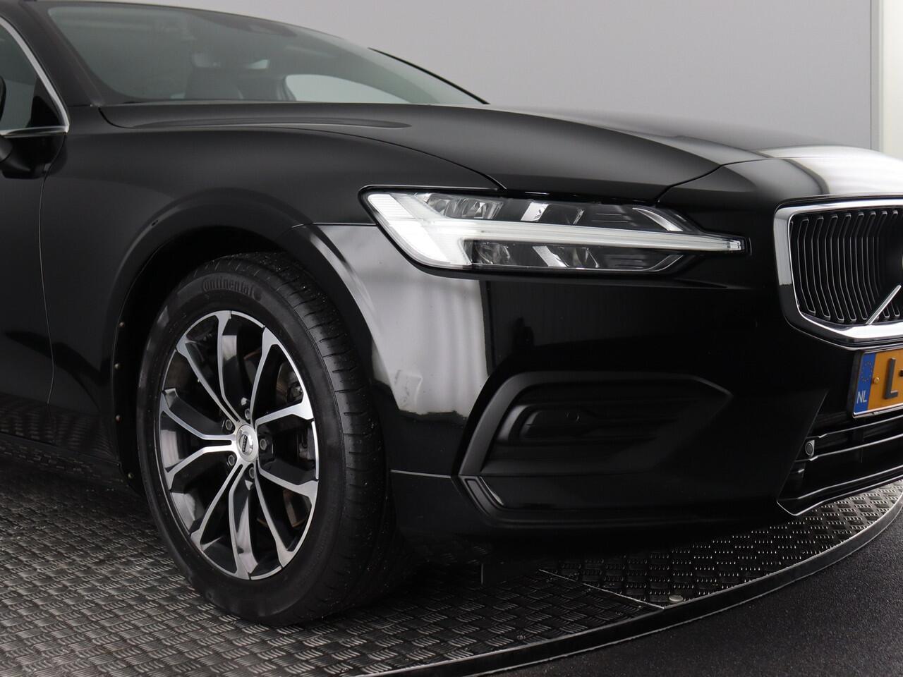 Volvo V60 2.0 B4 Momentum Business (NL-Auto / H&K / Stoel-Stuurverw. / ACC)