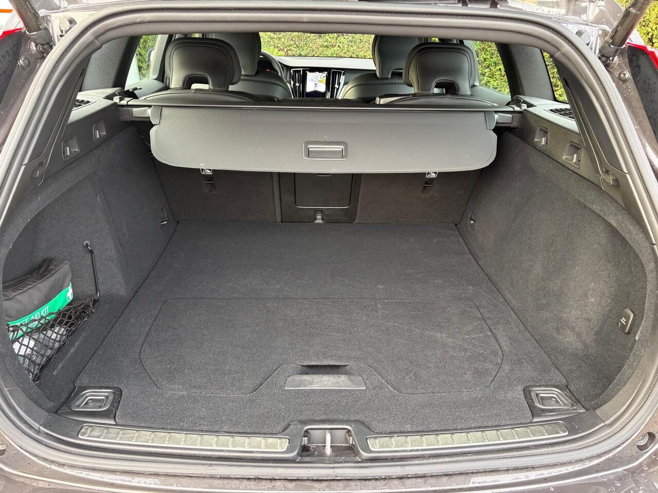 Volvo V60 T6 Plug-in hybrid AWD Plus Dark