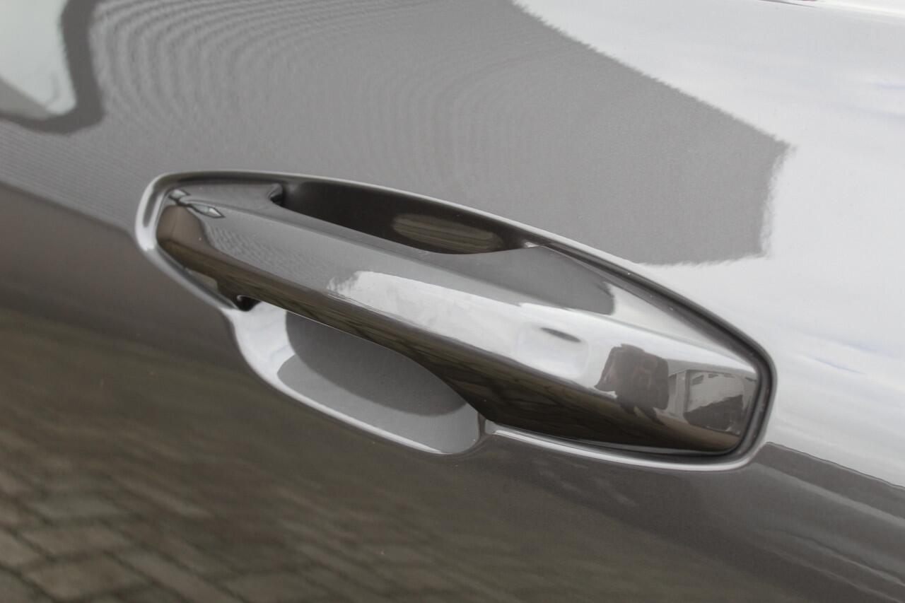 Volvo V60 2.0 T6 Plug-in hybrid AWD Plus Dark | Leder | Trekhaak | 360 Camera | H&K | Pilot Assist