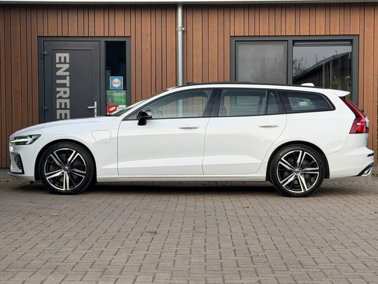 Volvo V60 2.0 T8 TE AWD R-DESIGN Pano Head-up Camera 19 inc HenK