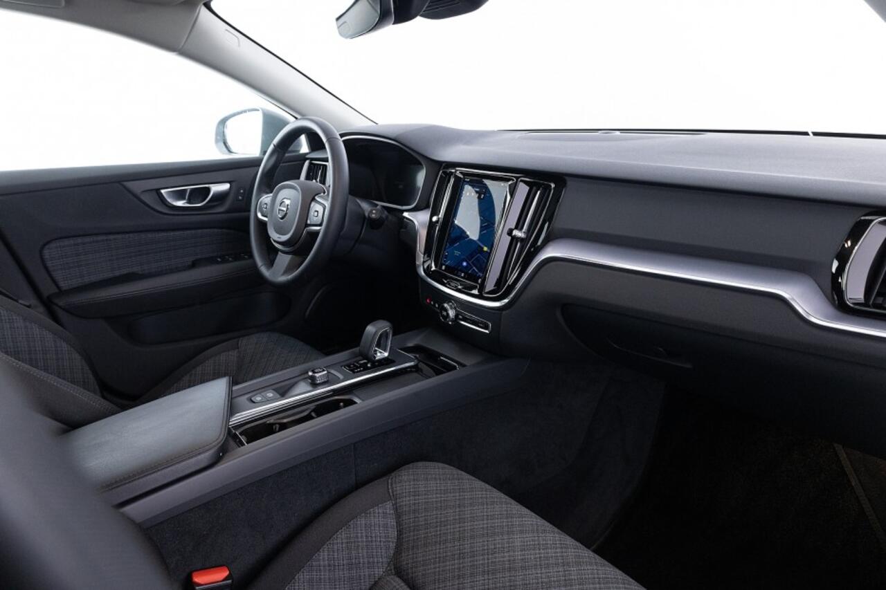 Volvo V60 2.0 B3 Essential Edition Automaat | CARPLAY | Full LED | CAMERA