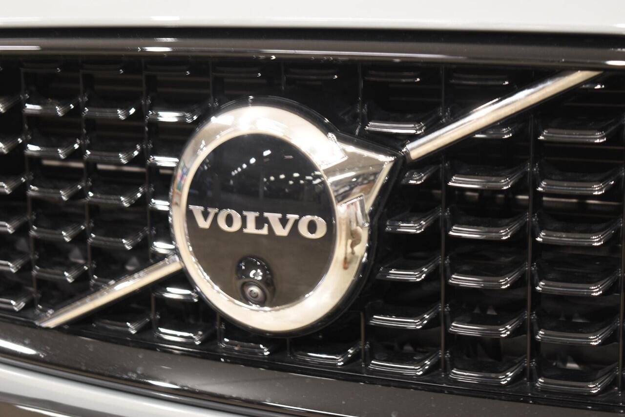 Volvo V60 T6 350PK Automaat Plug-in Hybrid AWD Ultra Dark / Adaptieve Cruisecontrol / Parkeersensoren / Stoelverwarming / Stuurverwarming / 360 Camera / Elektrische Stoelen /