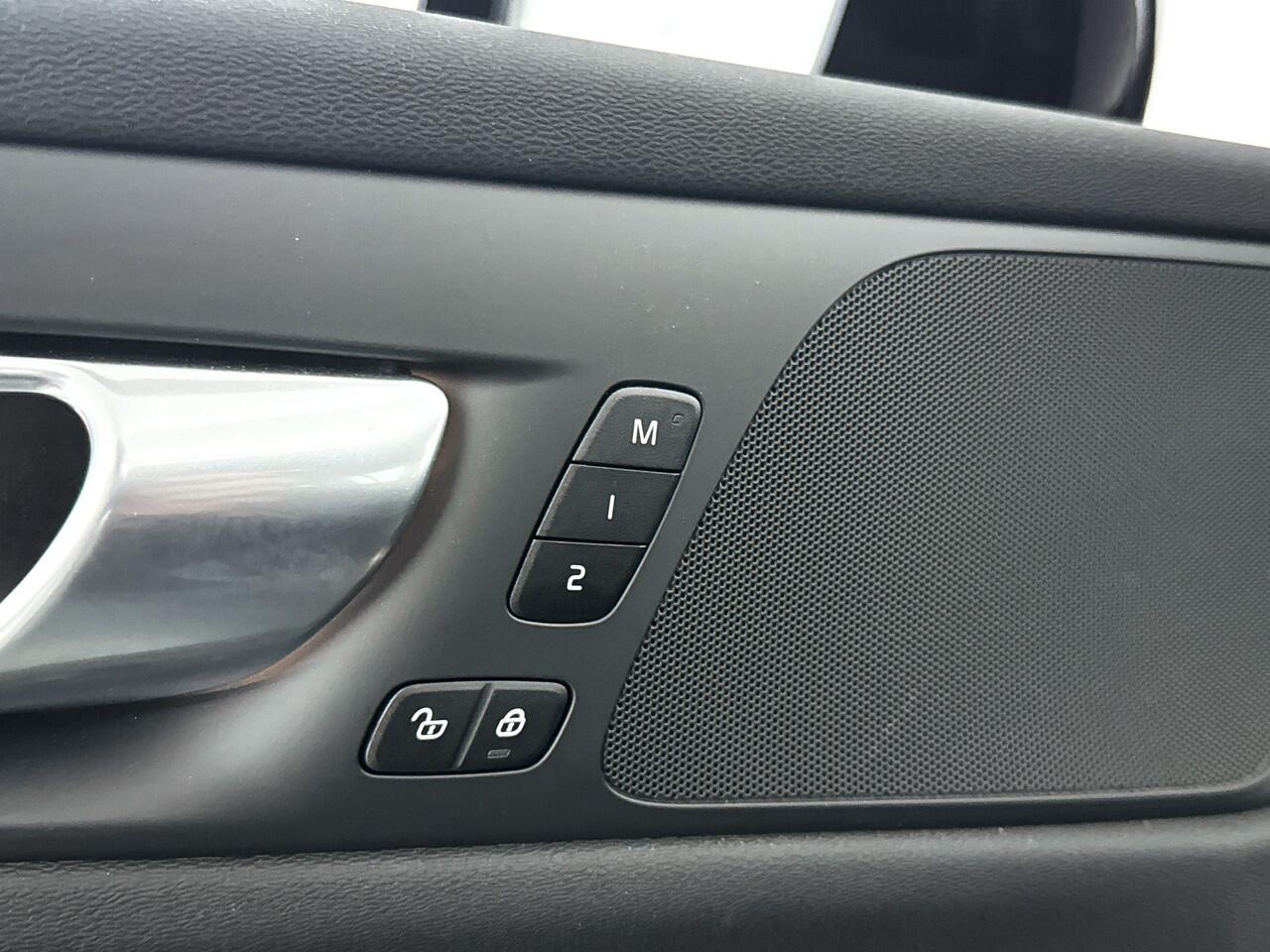 Volvo V60 T6 Aut. Recharge AWD Plus Bright | Achterbank verwarmd | Parkeercamera