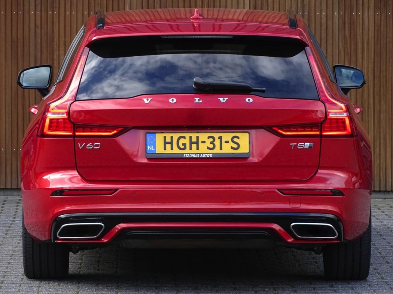 Volvo V60 T8 390PK Twin Engine / AWD / R Design / LED