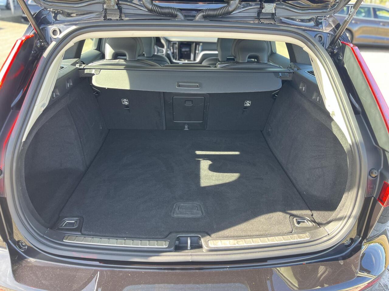 Volvo V60 D3 Momentum Leder 6-Speed | Voorruitverwarming | Achteruitrijcamera | Apple Carplay |