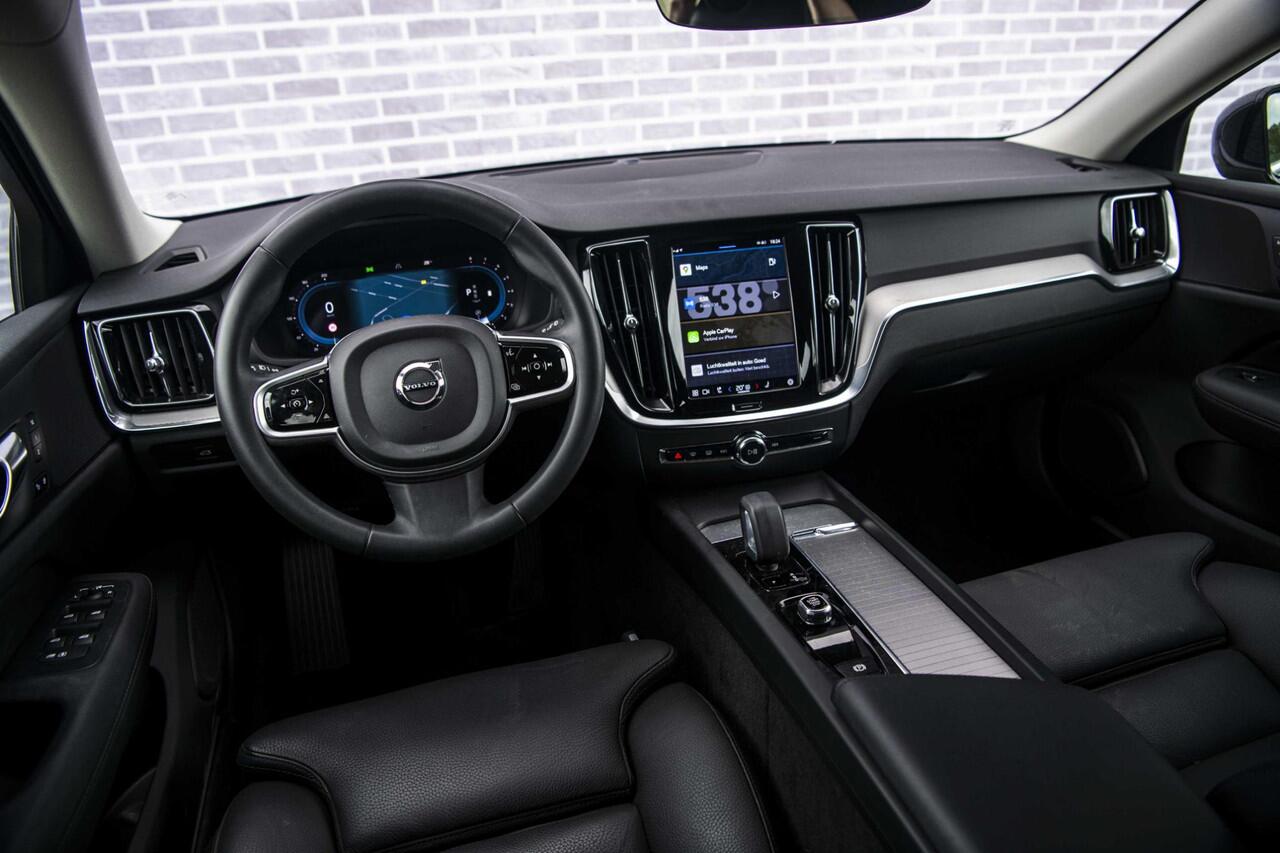 Volvo V60 2.0 B3 Plus Bright | Trekhaak | Adaptieve Cruise Control | Google Navigatie | Lederen bekleding | Stoel- en stuurverwarming | Elektrisch verstalbare voorstoelen |