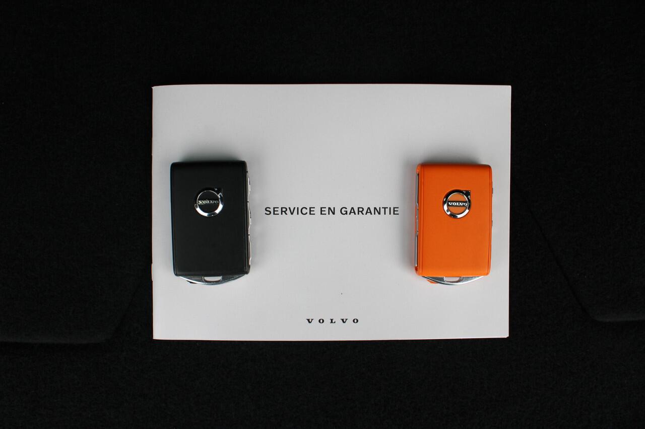 Volvo V60 T6 Plug-in hybrid AWD Plus Dark | Schuif/kanteldak | El. Trekhaak | 360 Camera | El. Stoelen met geheugen | BLIS