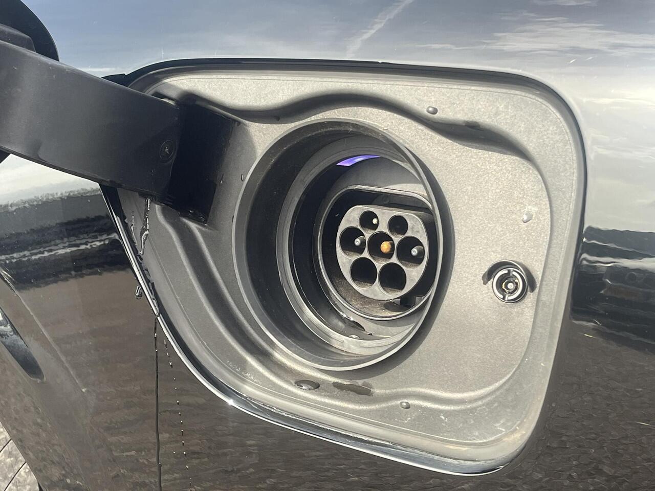 Volvo V60 T6 Recharge AWD R-Design | Pilot Assist | Trekhaak | Harman & Kardon | Camera | CarPlay