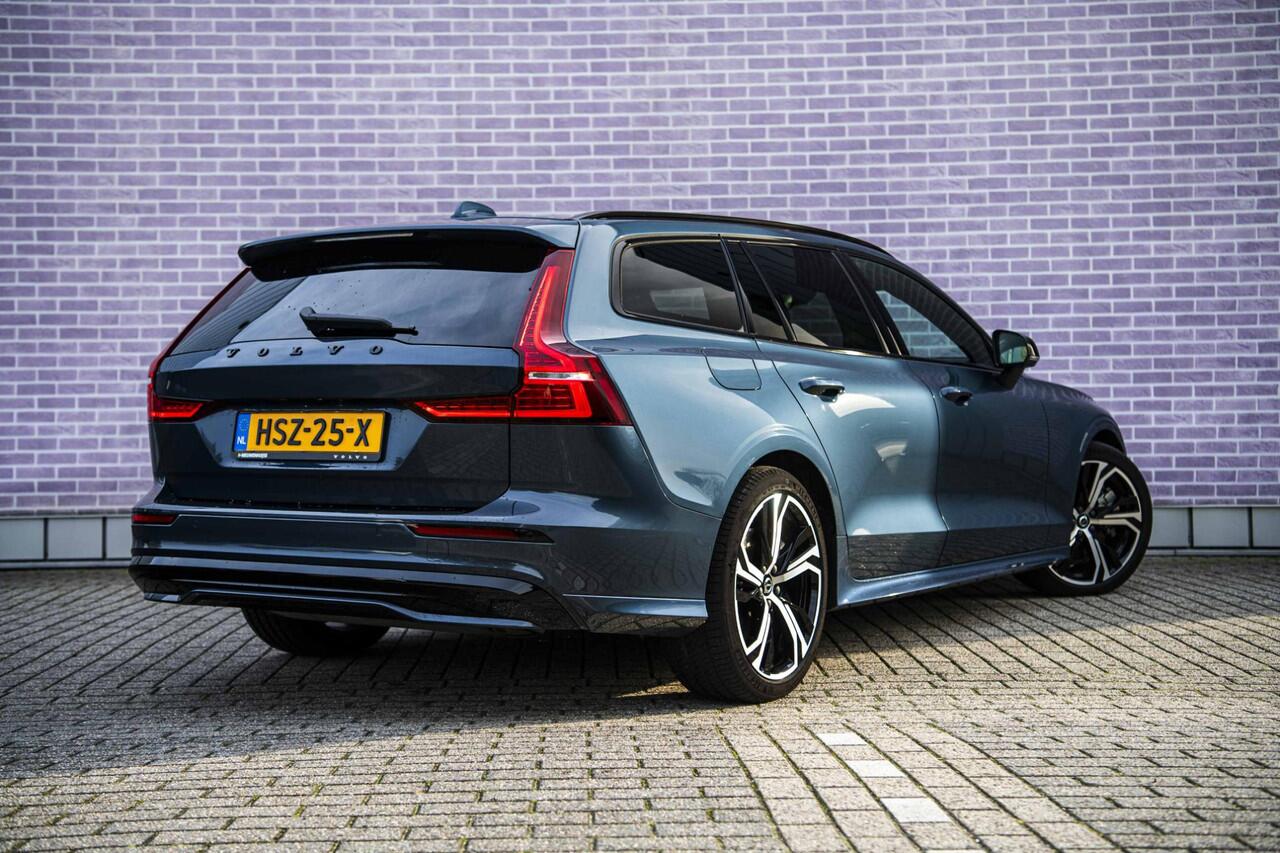 Volvo V60 2.0 T6 Plug-in hybrid AWD Plus Dark | Panoramadak | 19" | Getint glas | harman/kardon | Verwarmde voorruit | Exterior Styling | Black Pack