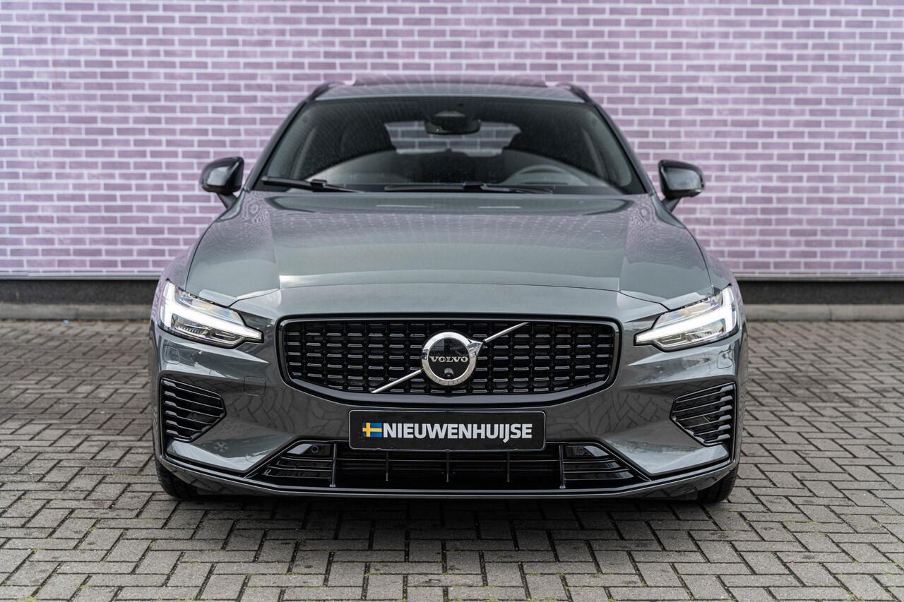 Volvo V60 T6 Plug-in hybrid AWD Ultra Dark | Google | Longe Range | Schuif-/Kanteldak | Lederen Bekleding | Head-Up Display | Getint Glas | Sportstoelen | Harman Kardon Audio | Memory | 19" LM
