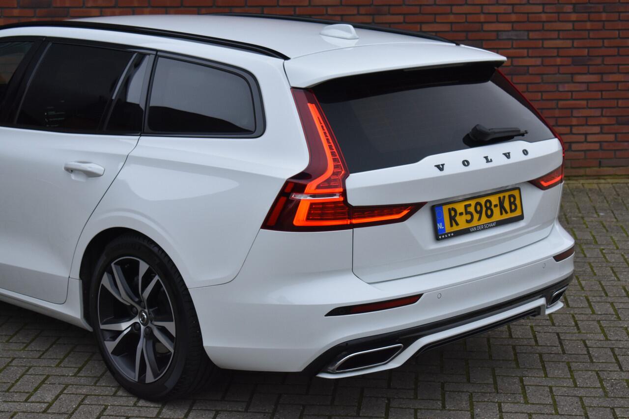 Volvo V60 B4 211PK Plus Dark | Trekhaak | Sportstoelen |