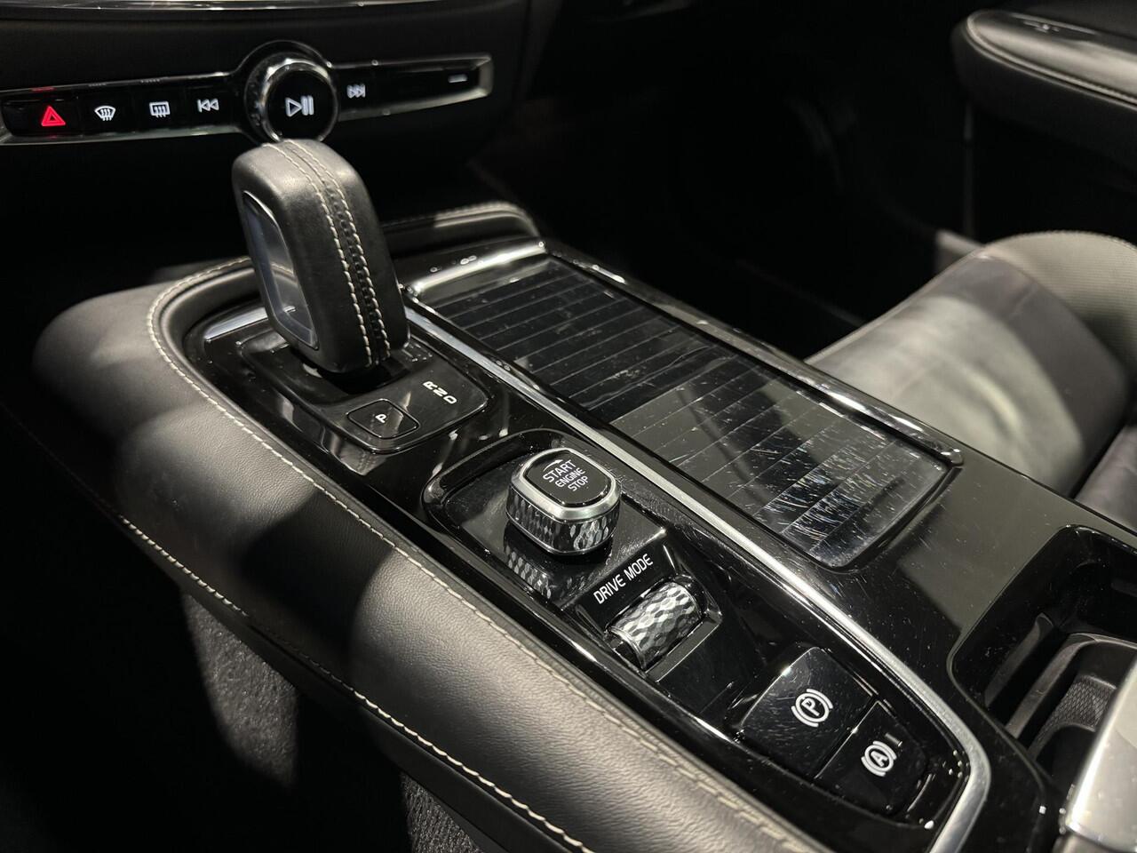 Volvo V60 2.0 T6 Twin Engine AWD R-Design Aut. | panorama | leder | navi | carplay | key-less entry |