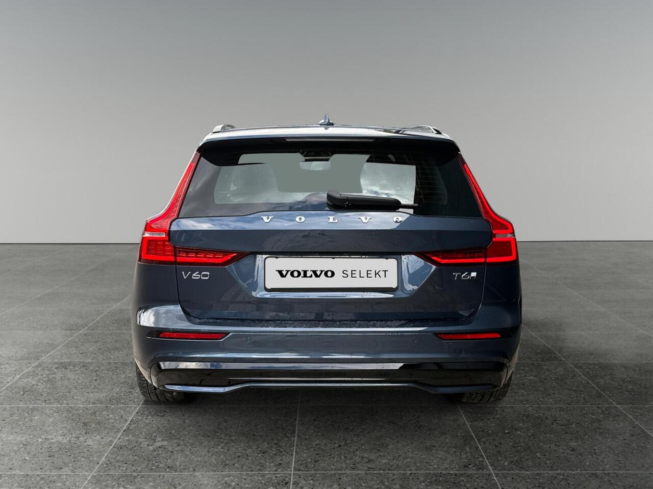 Volvo V60 2.0 T6 Plug-in hybrid AWD Plus Dark | Stoelverwarming | Sportstoelen | Trekhaak | Verwarmbare voorruit |