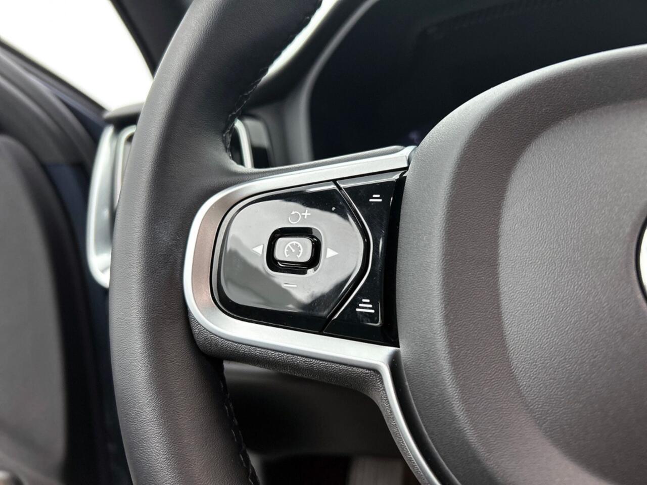 Volvo V60 2.0 T6 AWD Plus Dark | Trekhaak | 360 Camera | Leder | Harman Ka