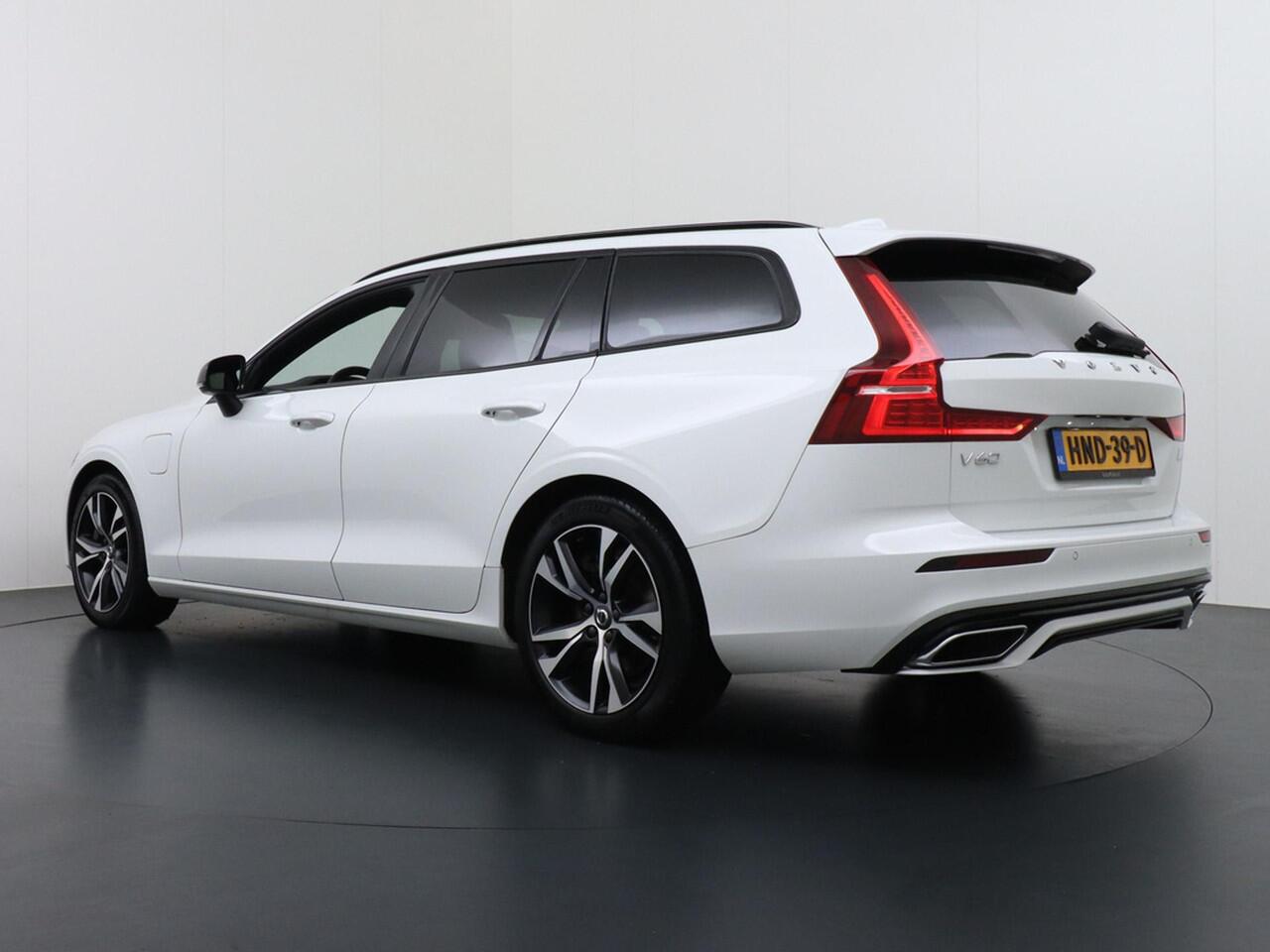 Volvo V60 2.0 T6 Recharge AWD R-Design LongRange/Panodak/Camera/Headup etc.