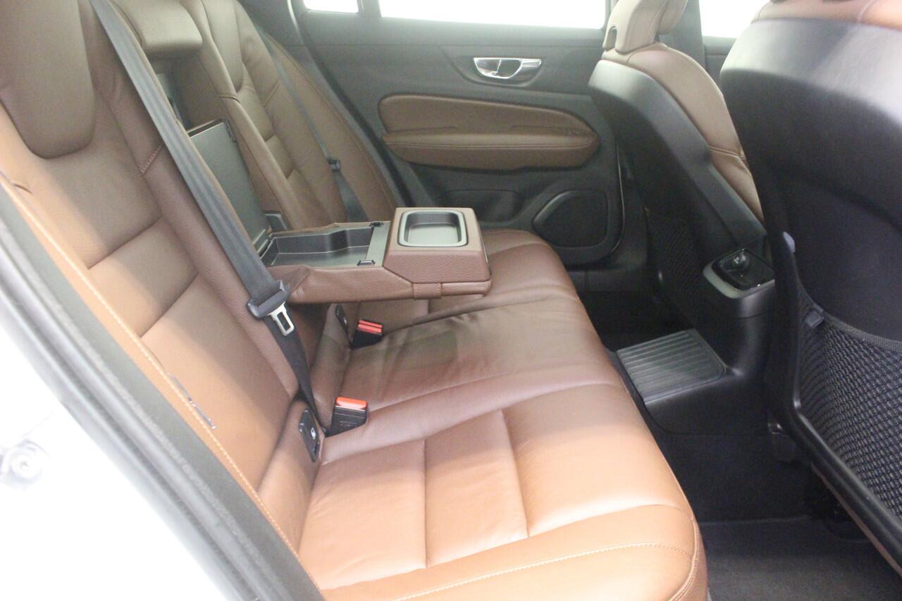 Volvo V60 T6 Twin Engine AWD Momentum Pro | Rijklaarprijs | Pano dak | Head-up |