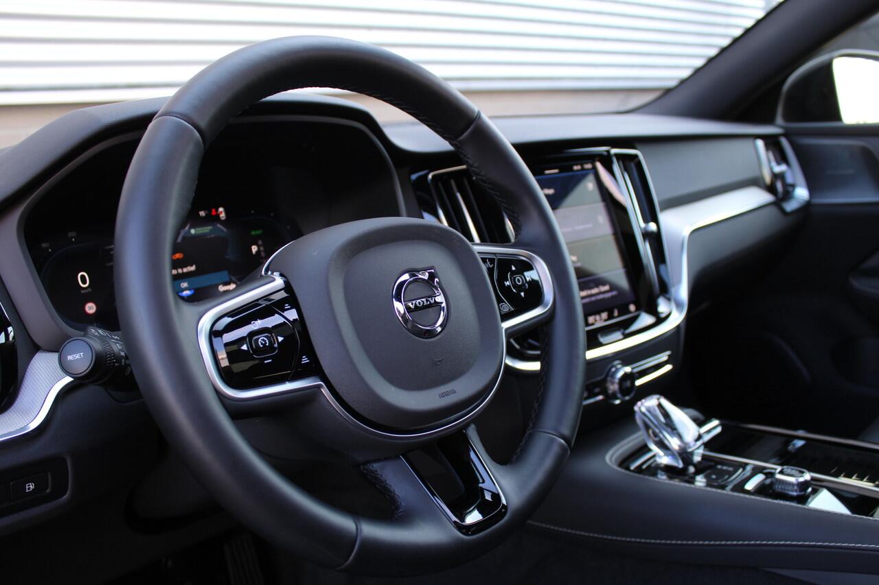 Volvo V60 2.0 T6 Plug-in hybrid AWD Plus Dark | Panoramadak | Trekhaak | BLIS | H/K | 360 Camera
