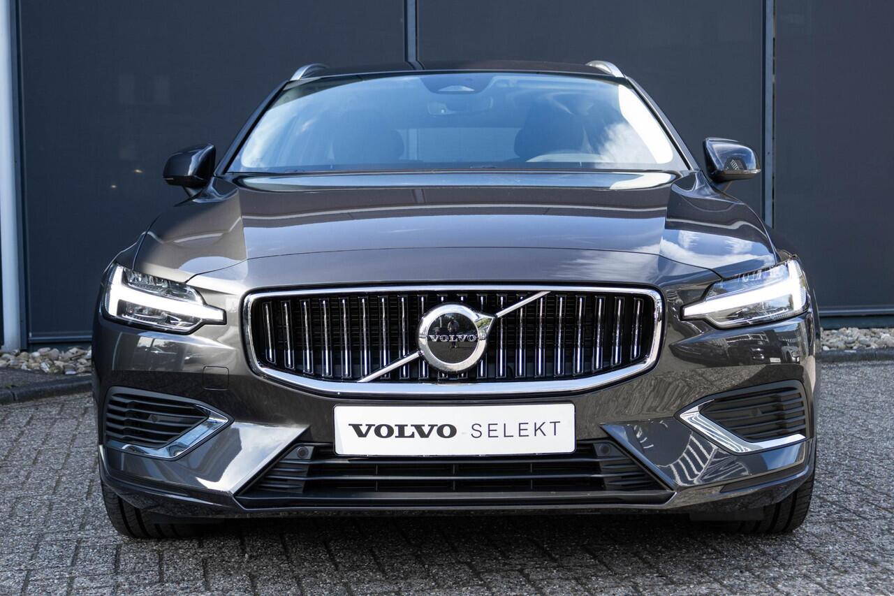 Volvo V60 T6 Plug-in hybrid AWD Plus Bright | Lederen interieur | Semi Elektrische Trekhaak | Keyless | Climate Pack | Elektrisch verstelbare stoelen | Adaptieve Cruise Control | Google Infotainment | 19 inch Lichtmetalen velgen | Parkeercamera en sensoren rondom |