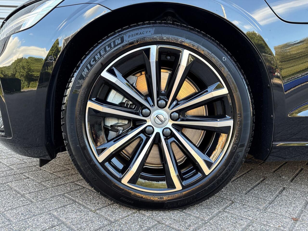 Volvo V60 2.0 T6 Plug-in hybrid AWD Plus Dark / 360° Camera / Blis / Harman Kardon Premium /