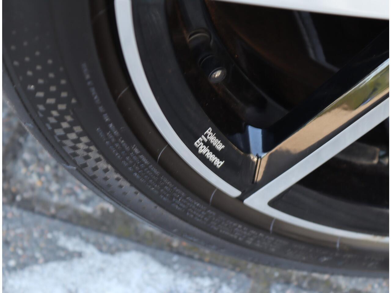 Volvo V60 2.0 B3 R-Design | 20" Polestar | Black optiek | Panoramadak | H&K | Trekhaak