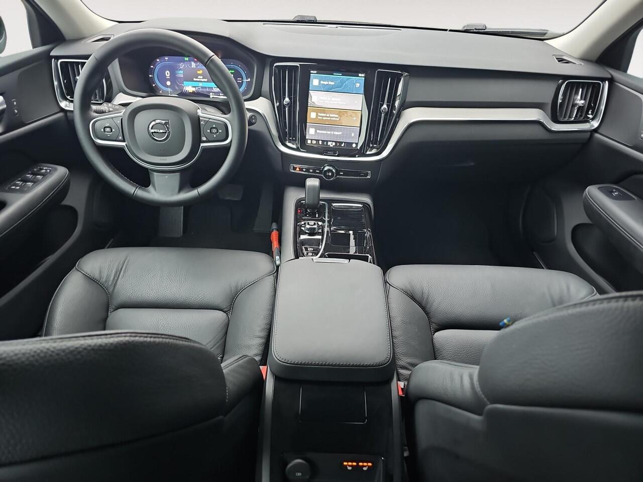 Volvo V60 2.0 T6 Plug-in hybrid AWD Essential Bright | Trekhaak | Cruise Control | Achteruitrijcamera |