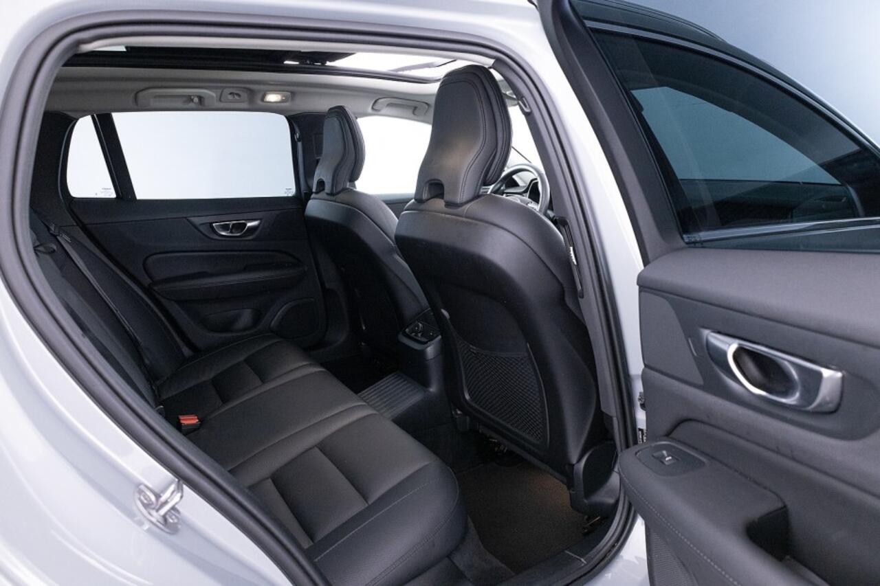 Volvo V60 2.0 T8 Plug-in hybrid AWD Plus Bright | PANORAMADAK ? 1e Eigenaar