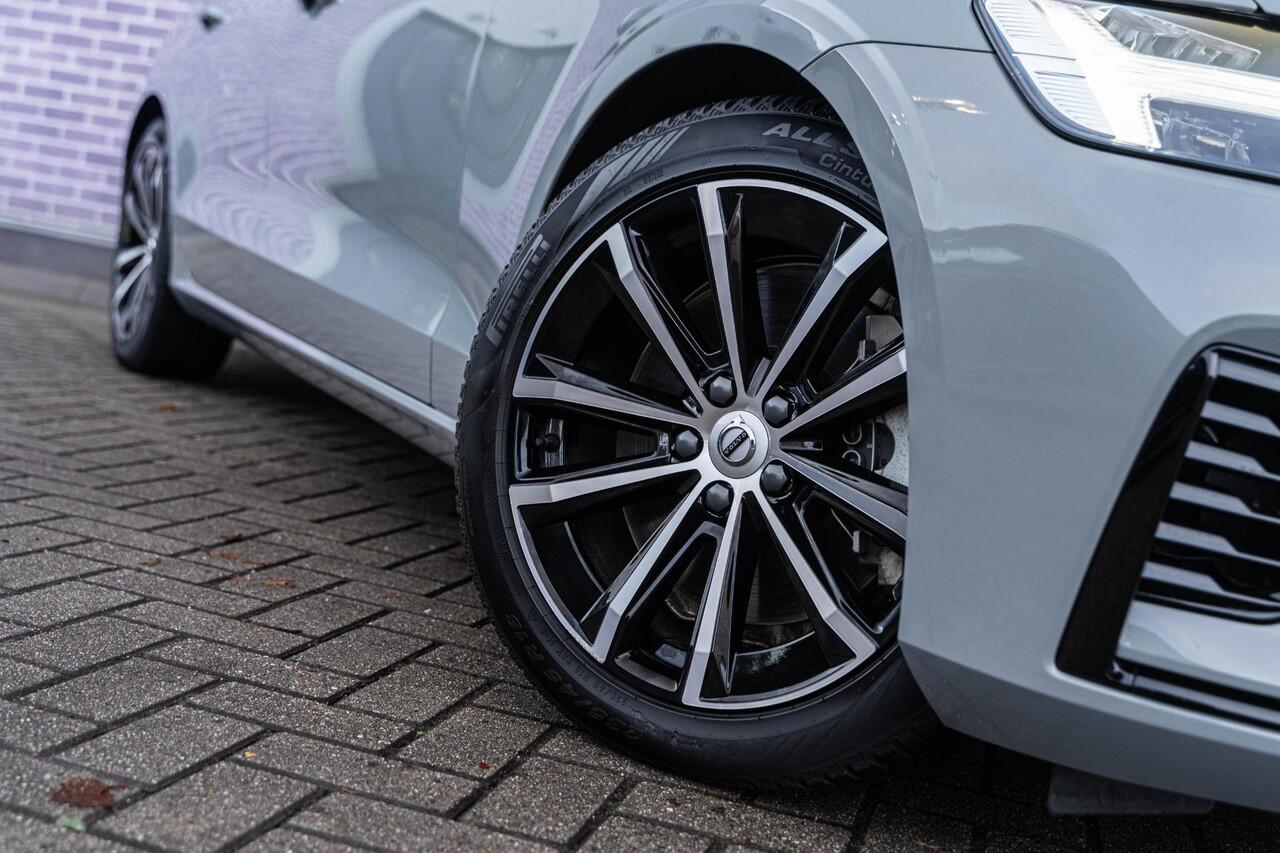 Volvo V60 2.0 T8 Plug-in hybrid AWD Plus Dark | Google | Long Range | Stoelventilatie | Schuif-/Kanteldak | Head-up Display | Getint Glas | Elek. Stoelen | Stoel-/Stuurverwarming | Harman Kardon Audio | Keyless Entry | Dodehoekdetectie | Elek. Achterklep | Zitverle