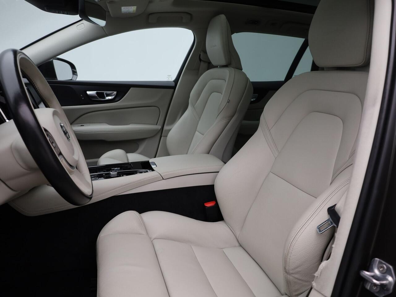 Volvo V60 2.0 T8 Twin Engine AWD Inscription | PANO | CAMERA | MEMORY | KEYLESS | TREKHAAK