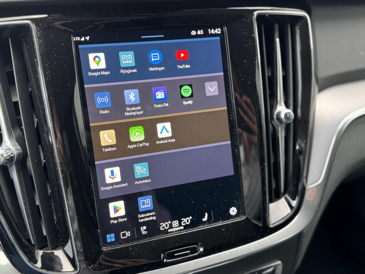 Volvo V60 2.0 T6 Plug-in hybrid AWD Essential Edition Climate Line | Park Assist Line | IntelliSafe Assist | Longe Range