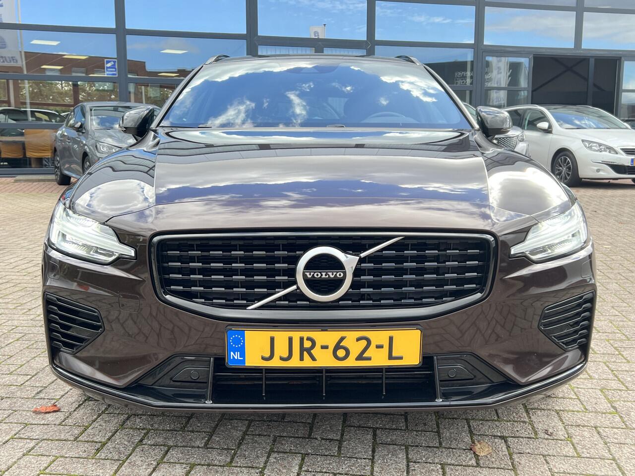 Volvo V60 2.0 T6 Recharge 340 pk AWD R-Design ACC Pilot Assist Standkachel Camera Carplay Navi Stoelverwarming v+a Led koplampen BLIS DAB Maple Brown Metallic Unieke kleur Plug in Hybride