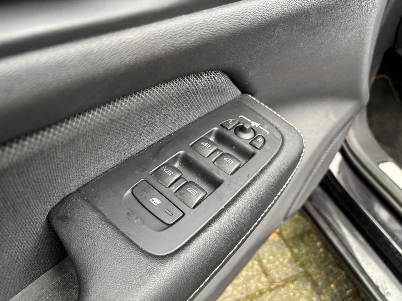 Volvo V60 2.0 B4 R-Design